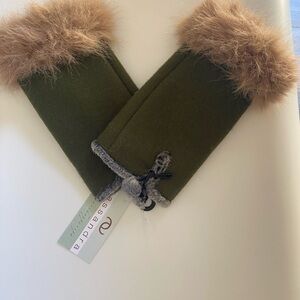 New NWT Half Finger Solid Glove With Faux Fur Interior Olive Green Fingerless